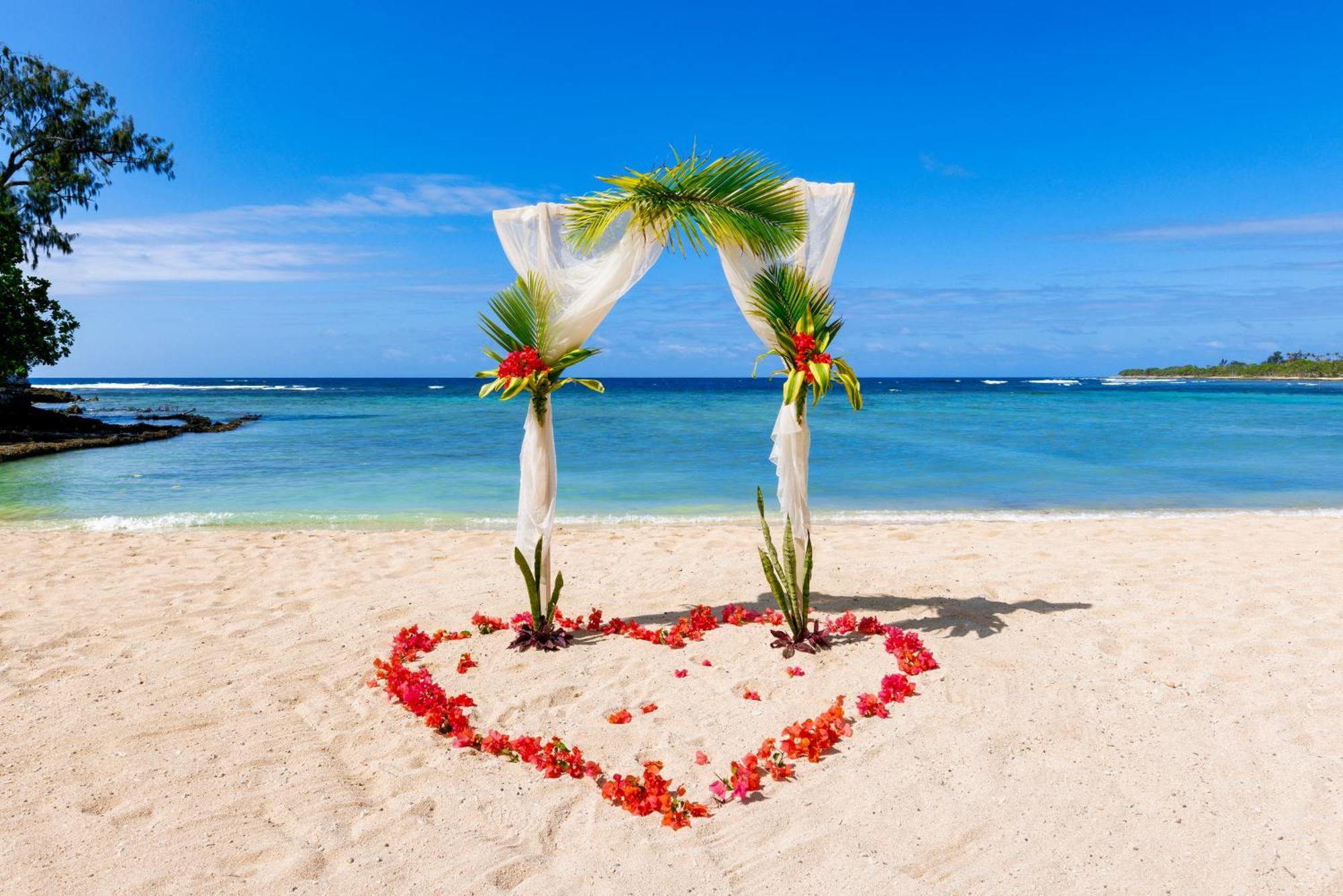 Breakas Beach Resort (Adults Only) Port Vila Exterior photo