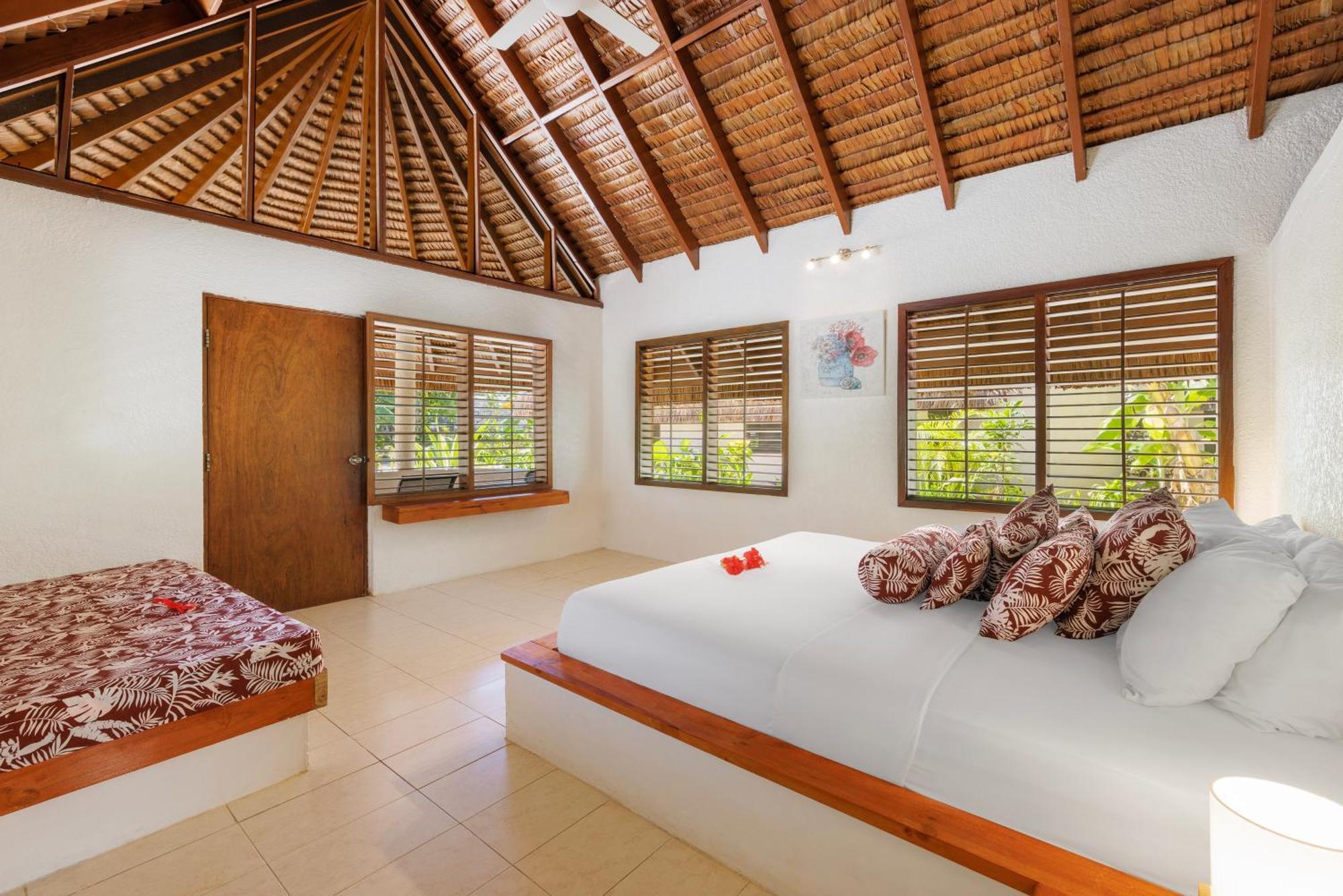 Breakas Beach Resort (Adults Only) Port Vila Exterior photo