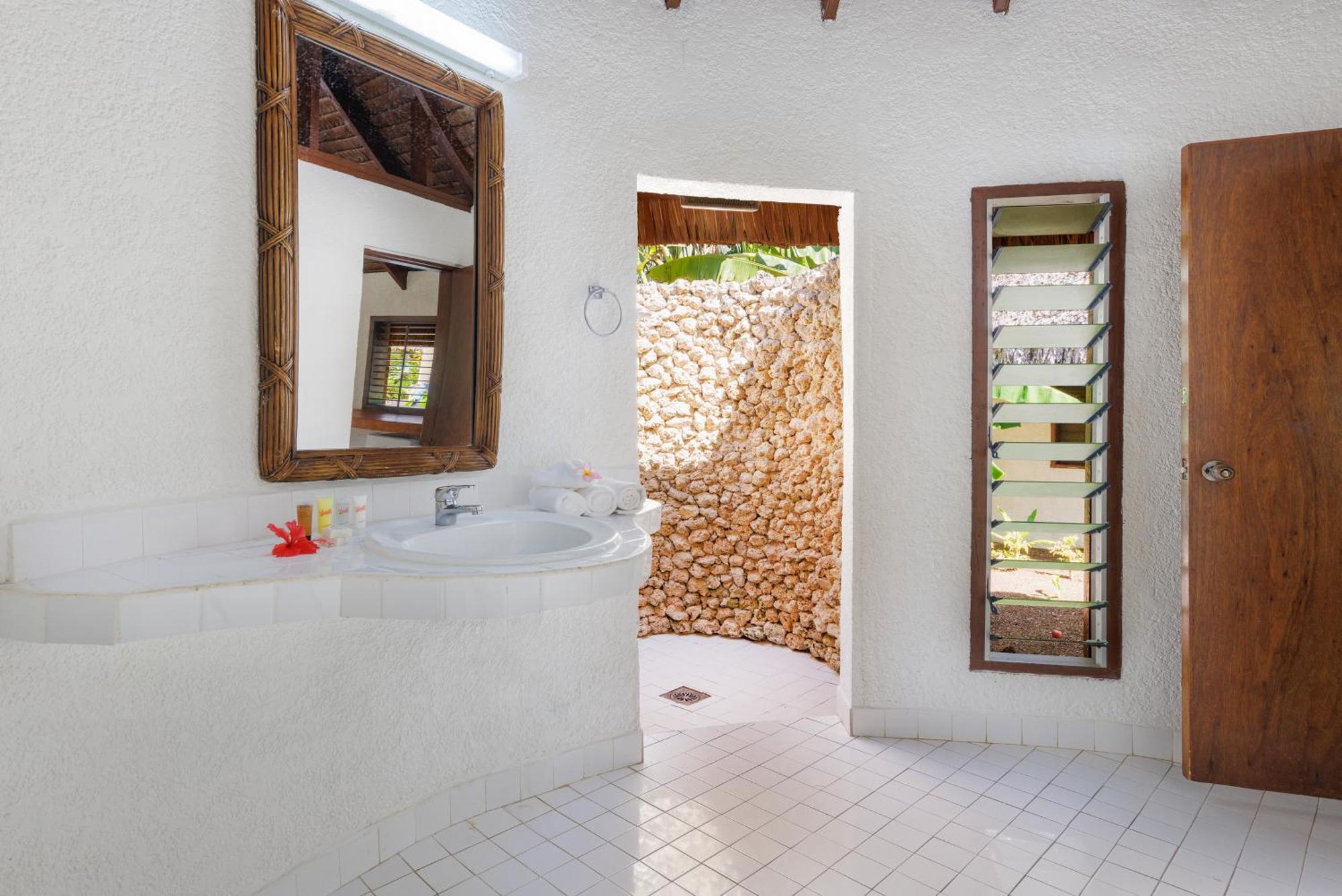 Breakas Beach Resort (Adults Only) Port Vila Exterior photo