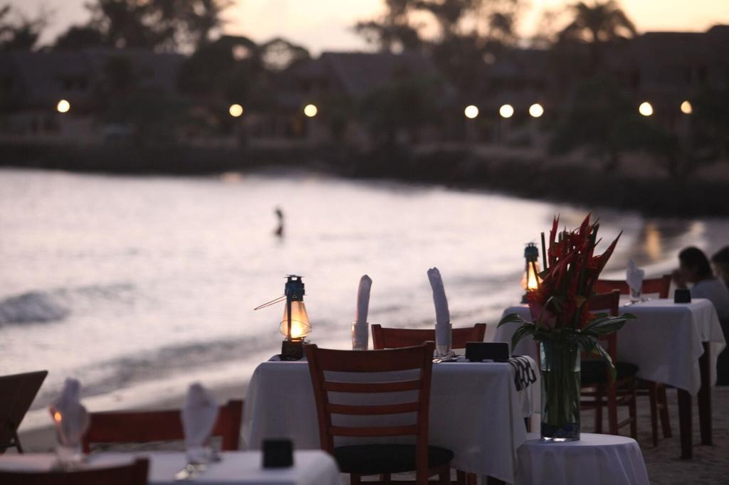 Breakas Beach Resort (Adults Only) Port Vila Exterior photo