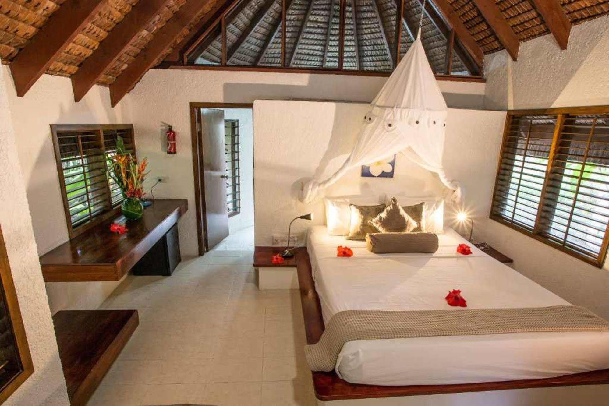 Breakas Beach Resort (Adults Only) Port Vila Exterior photo