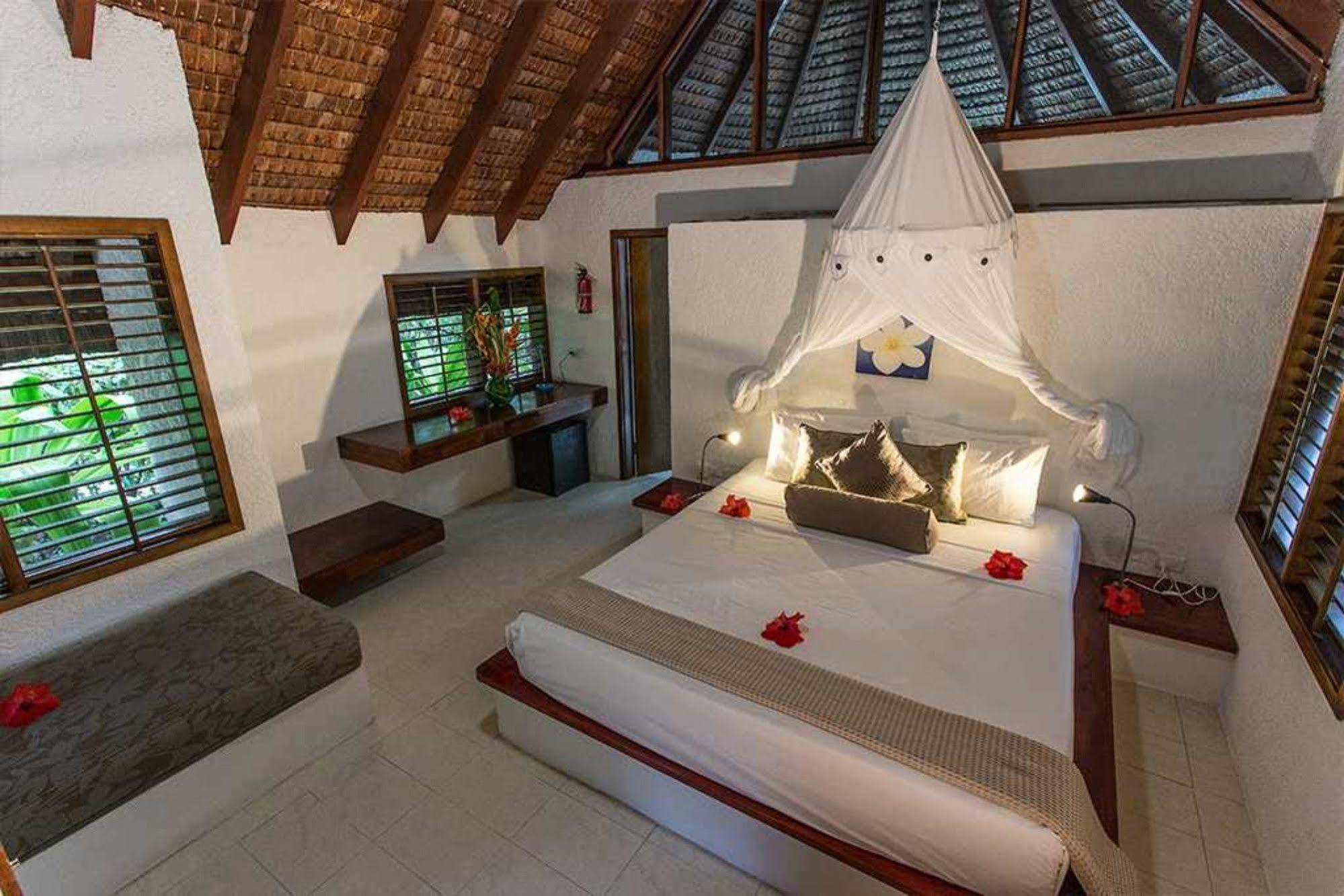 Breakas Beach Resort (Adults Only) Port Vila Exterior photo
